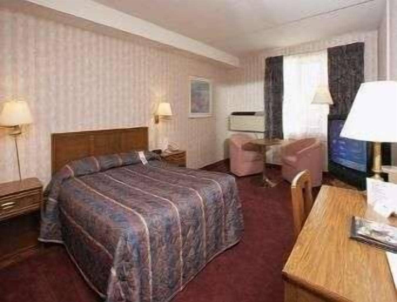 Travelodge By Wyndham Niagara Falls Lundys Lane Extérieur photo