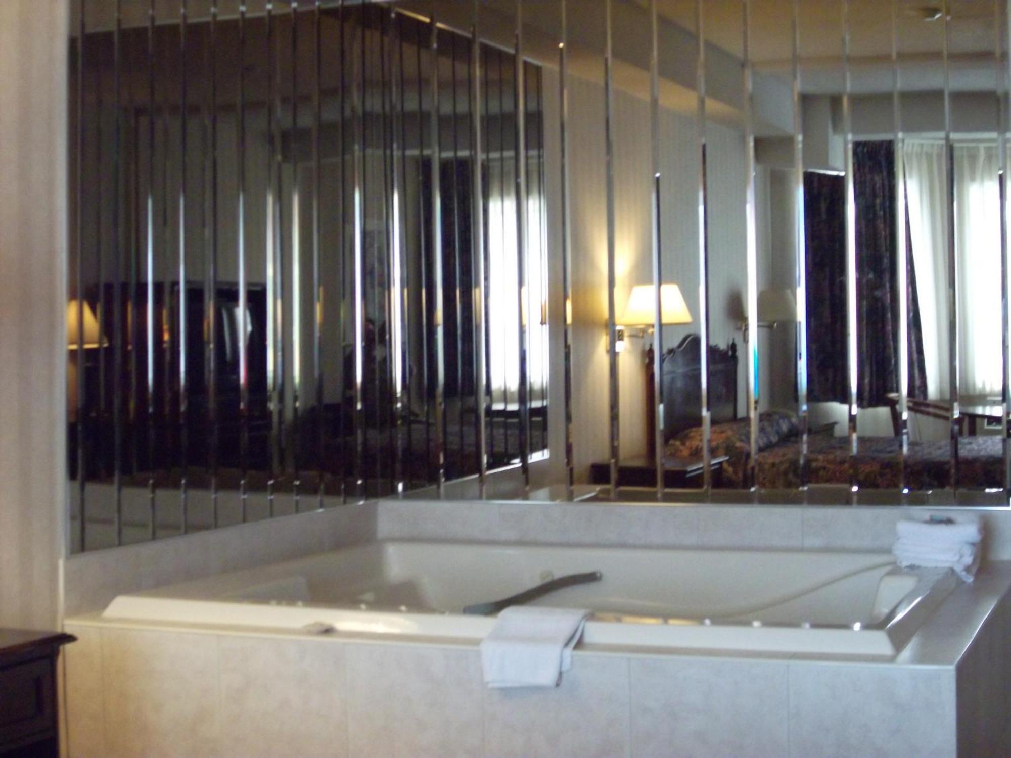 Travelodge By Wyndham Niagara Falls Lundys Lane Extérieur photo